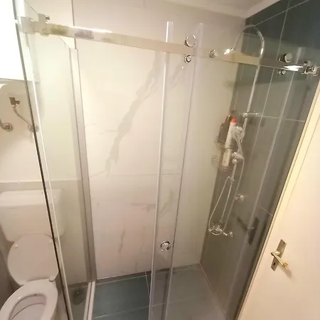 شقة Ena توزلا